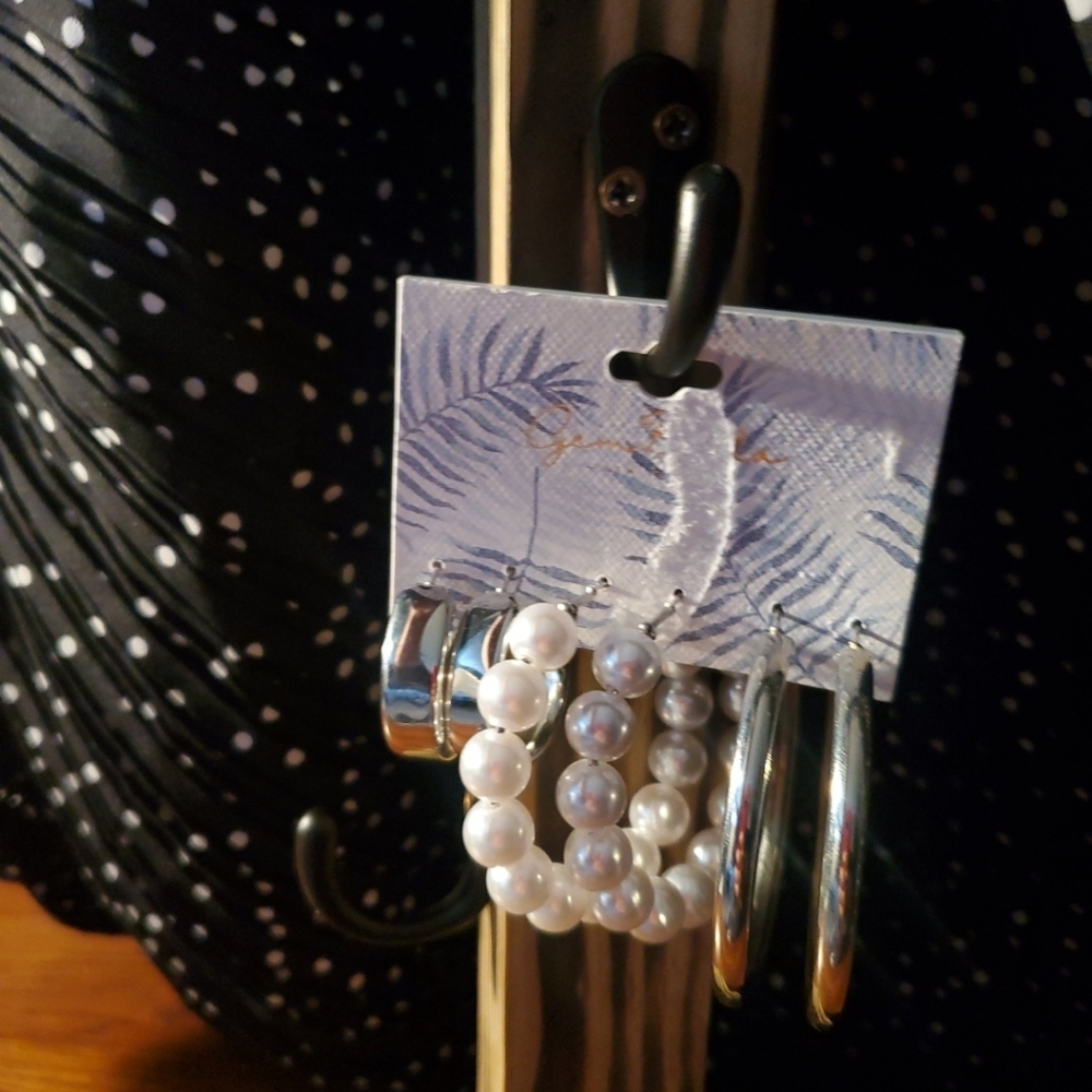 Silver and Pearl Hoop Earring Set